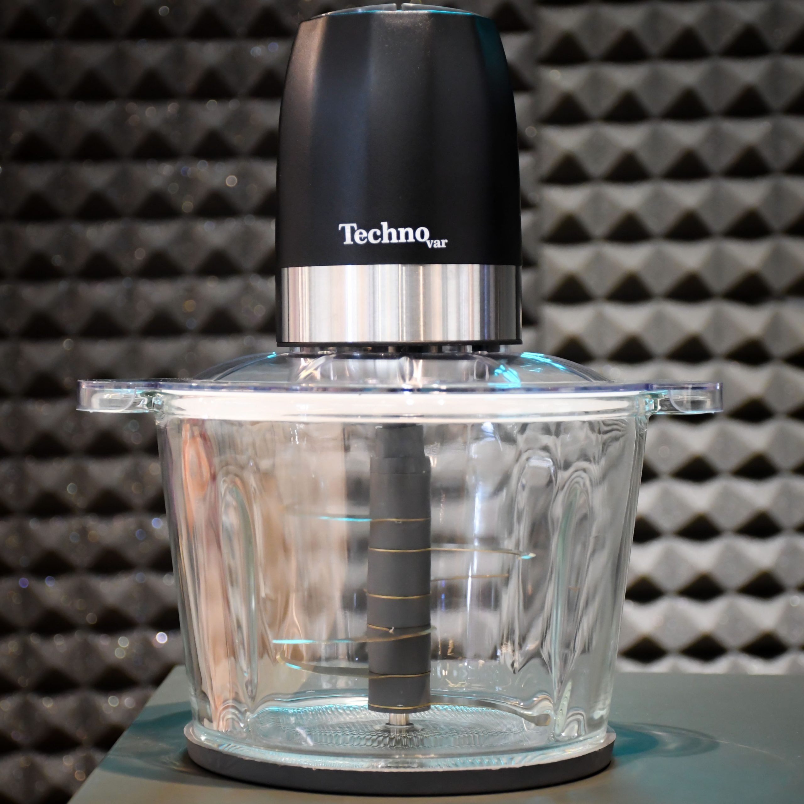 خردکن تکنو وسیله ای کاربردی در لوازم خانگی و اشپزخانه است.