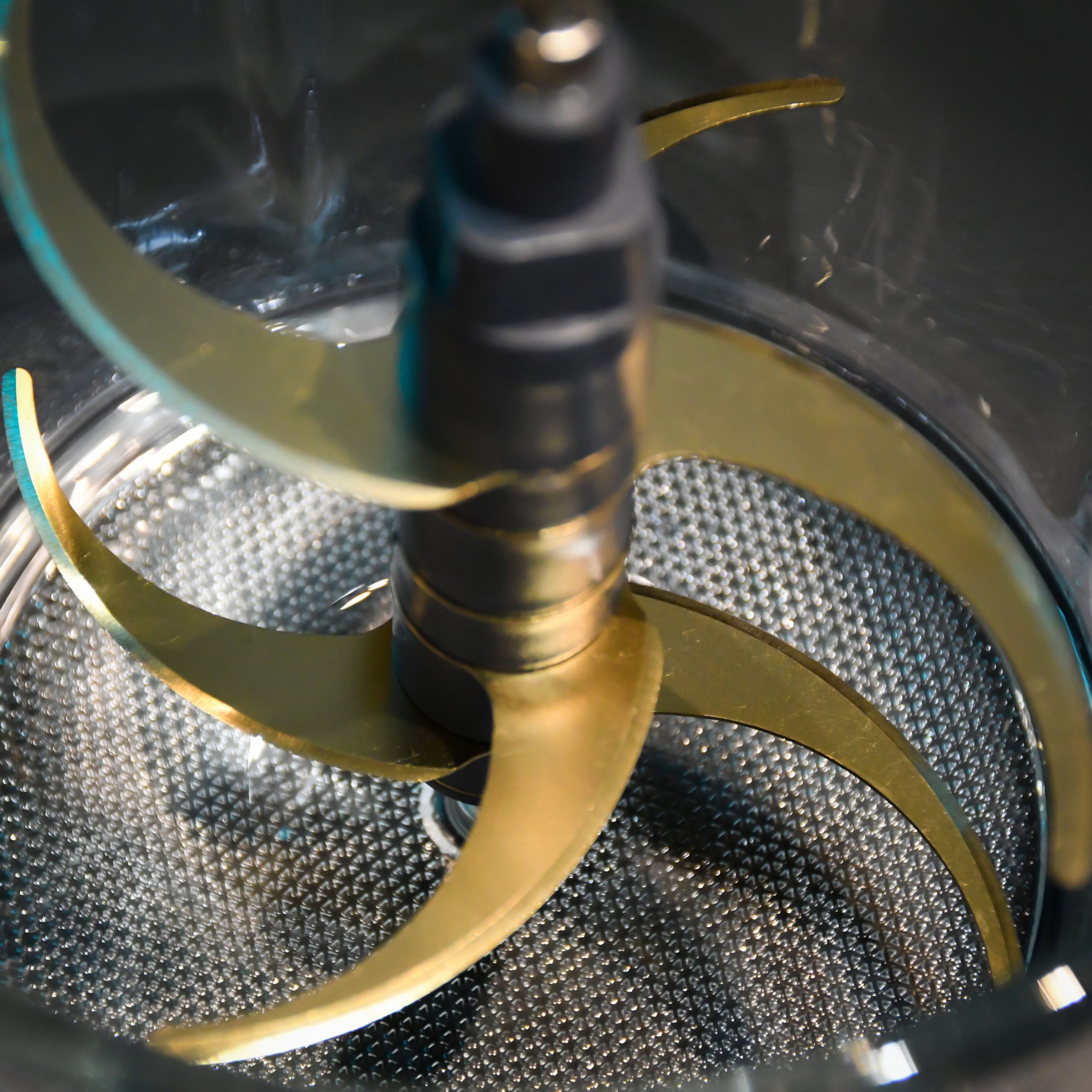 تیغه های تیتانیوم در خردکن تکنو مدل ch23 به هیچ وجه کند نمی شود.